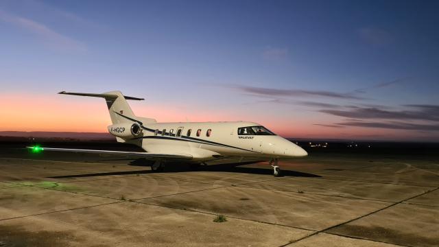 Avion Sur Couche De Soleil